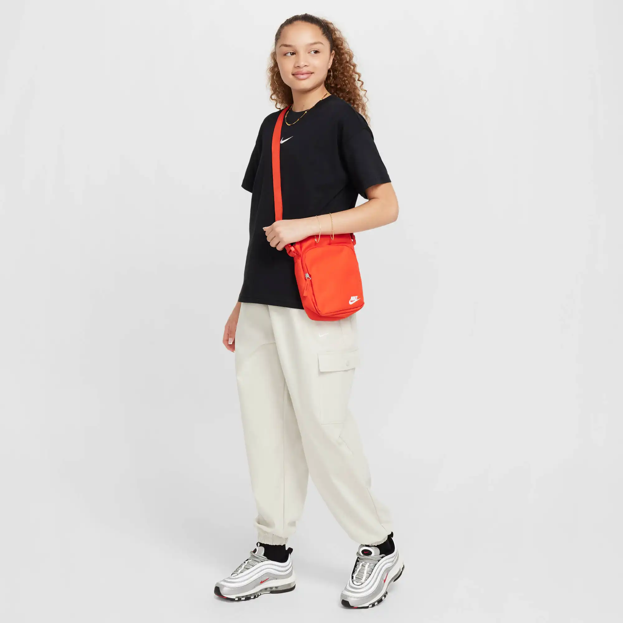 G NSW TEE BOY ESSNTL LBR – Bild 4