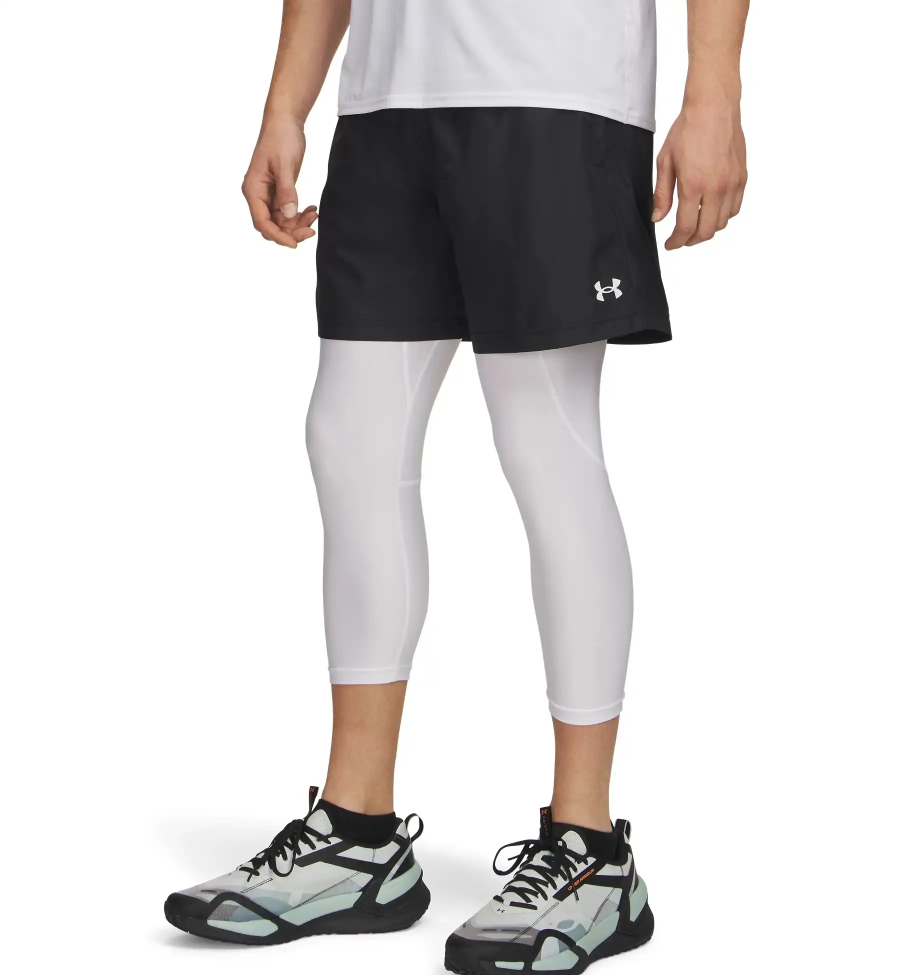 UA Tech Woven 7in Short-BLK